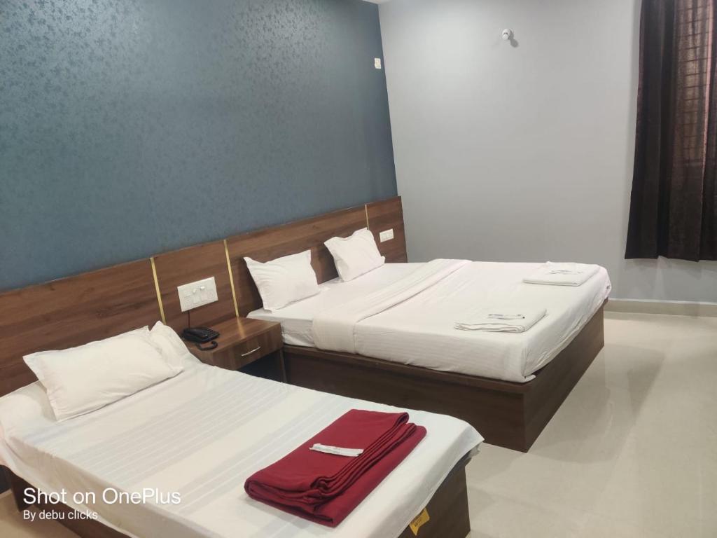 Postel nebo postele na pokoji v ubytování Kamadhenu Comforts