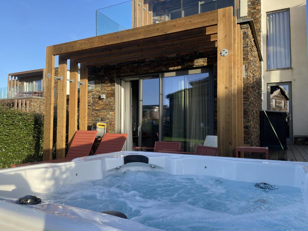 a jacuzzi tub in front of a building at Villa 80 in St Ives