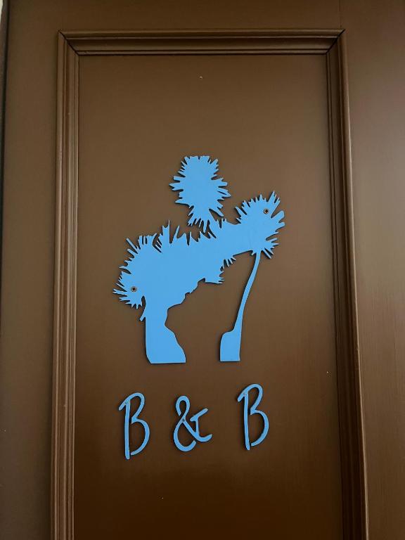 a sign on the door of a bathroom at Il Tronchetto in Monte Libretti