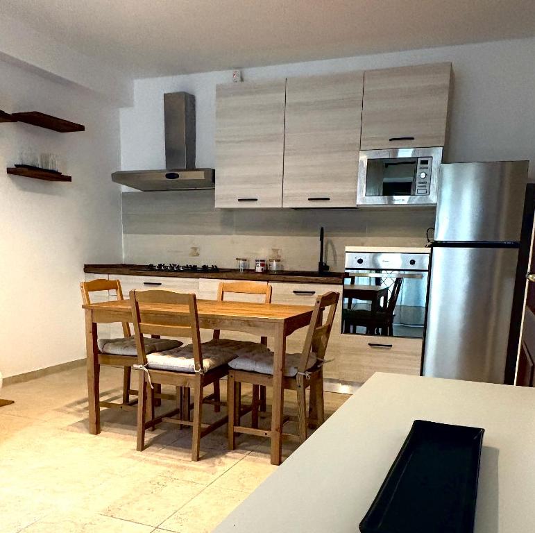 O bucătărie sau chicinetă la casa almasol