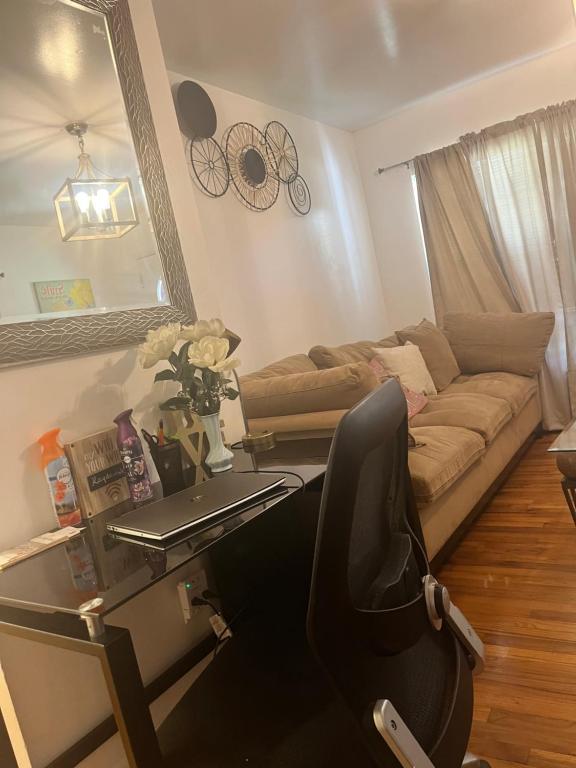 Χώρος καθιστικού στο University Area Four Bedroom House