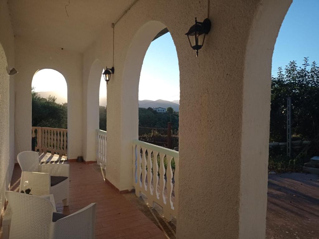 Balcone o terrazza di TABERNA ROMANA VILLA OCA b&b