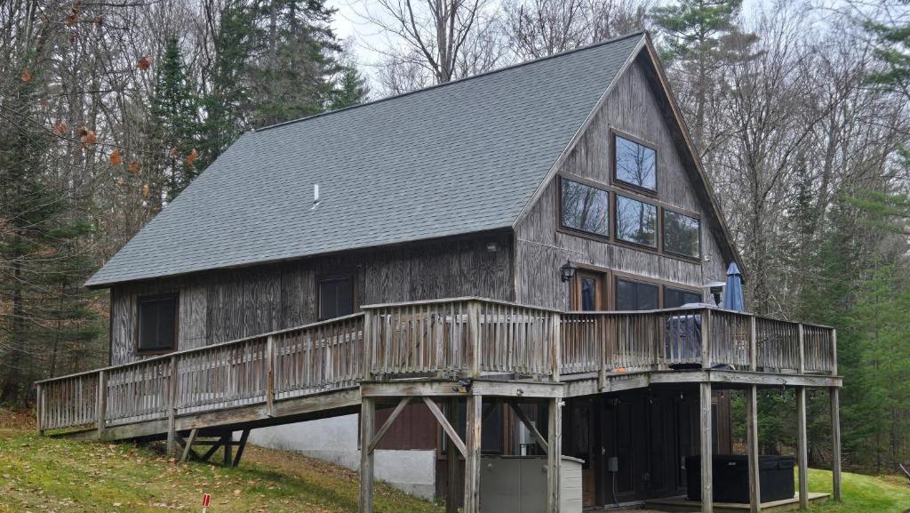 Το κτήριο όπου στεγάζεται  η παραθεριστική κατοικία