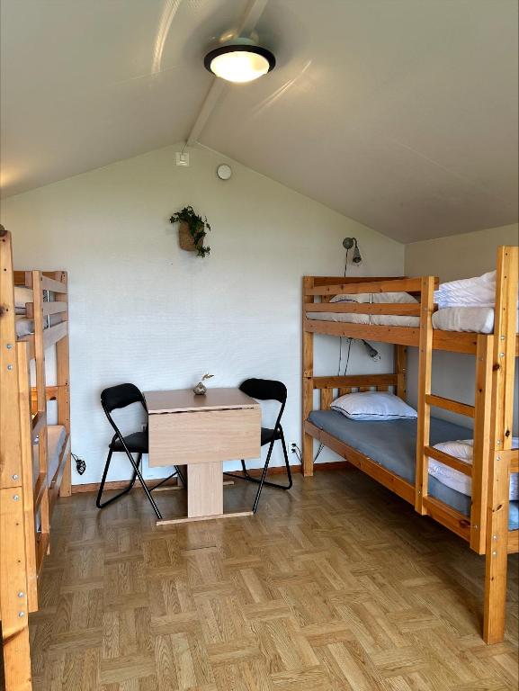 Skrea Camping - Vierpersoonskamer Met Gedeelde Badkamer