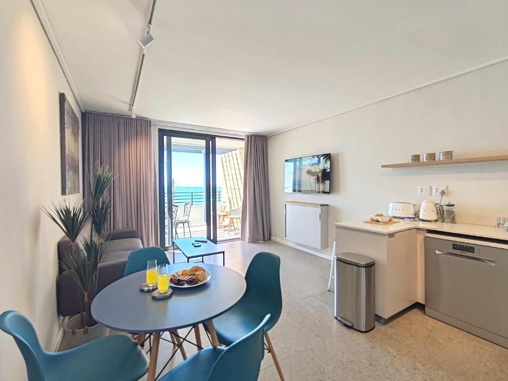 Kuchyň nebo kuchyňský kout v ubytování Wavescapes Shoreline Stay