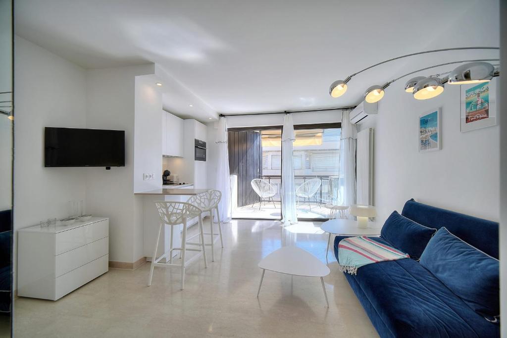 REF 1745 - Cannes Center - Studio for rent