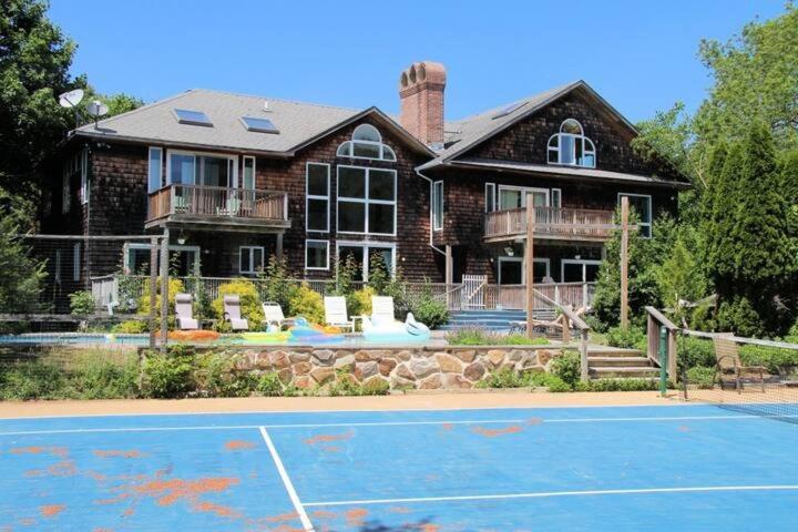 Το κτήριο όπου στεγάζεται  η βίλα