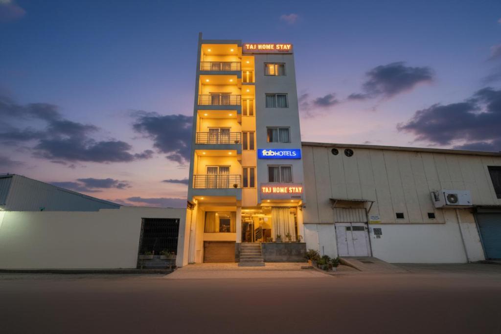 FabExpress Taj Home Stay - Housity