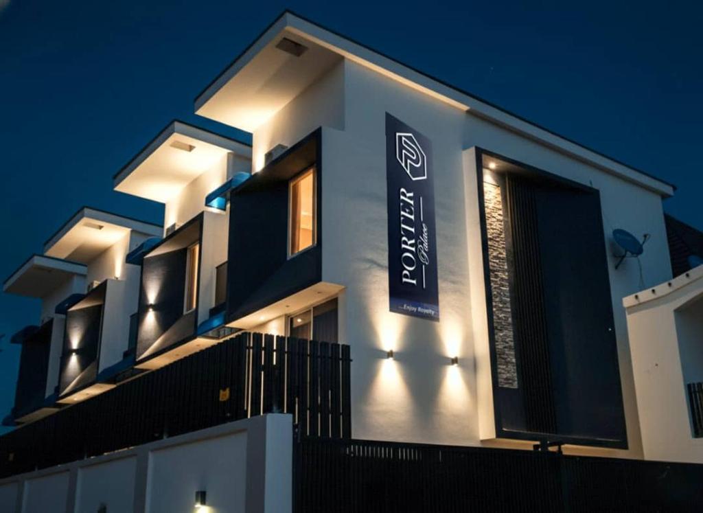 Το κτήριο όπου στεγάζεται  το διαμέρισμα