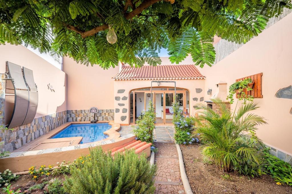 Swimmingpoolen hos eller tæt på Canary Holiday Mondragon House