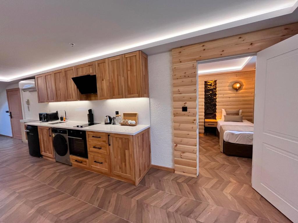 Gumus Palace Hotel - Family Suite With Balcony