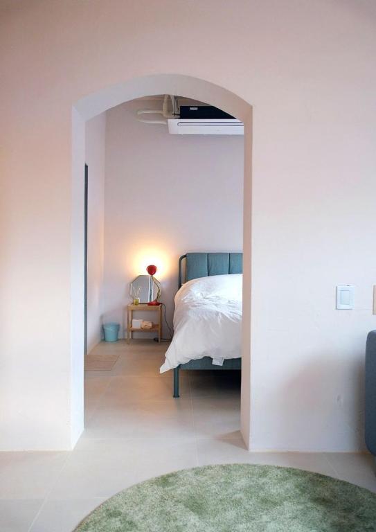 a bedroom with a bed in a white room at 협재10분 영주스테이 in Suwŏn-ni
