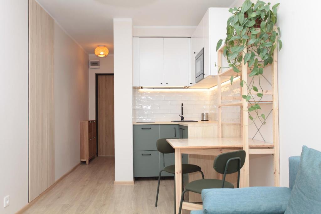 a small kitchen and dining room with a table and chairs at Airport Friendly Studio in Bydgoszcz