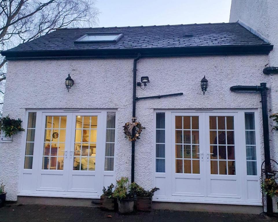 Το κτήριο όπου στεγάζεται  η παραθεριστική κατοικία