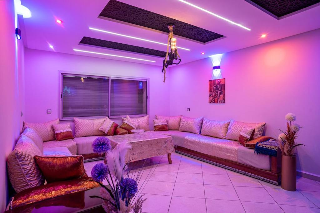 O zonă de relaxare la Chic Signature Stay By the Train Station