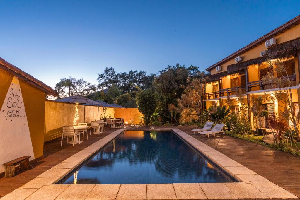 a swimming pool in front of a building at Pousada In Bali - Maresias in Maresias