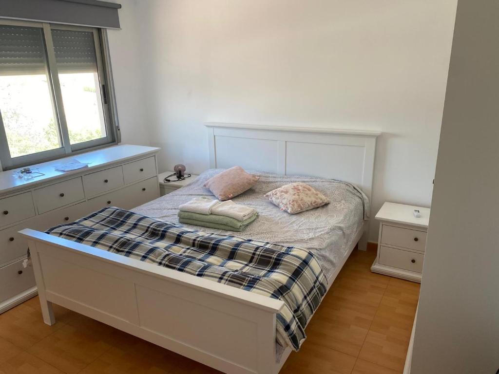 Ένα ή περισσότερα κρεβάτια σε δωμάτιο στο Cozy cottage