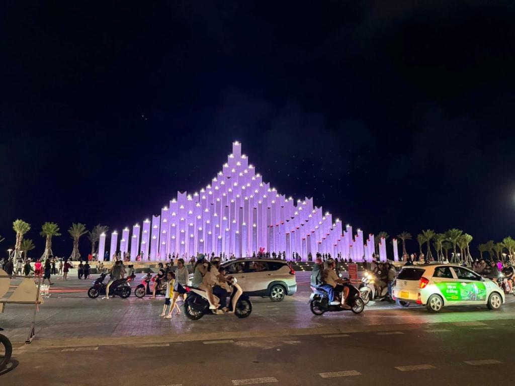 Επισκέπτες που μένουν στο Căn hộ OASKY ngay Tháp Tam Thắng