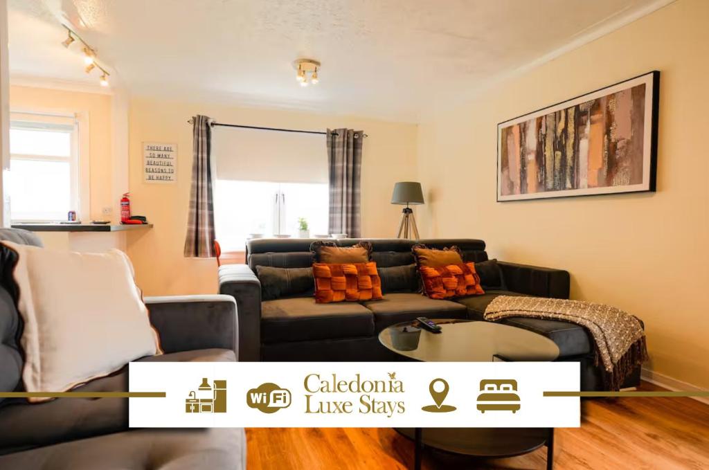 een woonkamer met een bank en een tafel bij 2 BDR Apt At Caledonia Luxe Stays Short Lets & Serviced Accommodation Airdrie in Airdrie
