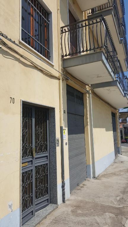 an apartment building with two doors and a balcony at Tra L'Etna e il Mare in Giarre