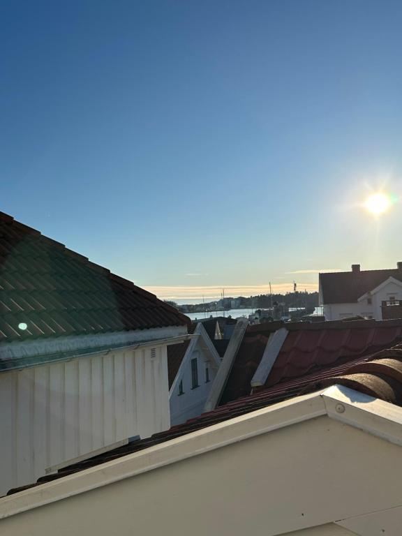 a view of roofs of buildings with the sunset in the background at Anekset in Sandefjord