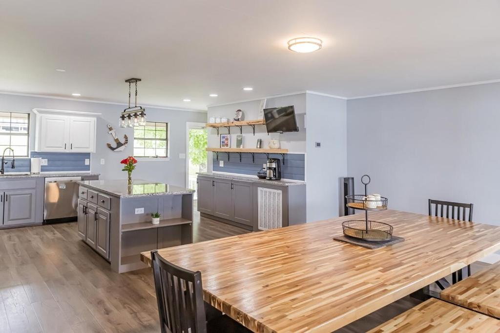 a kitchen and dining room with a wooden table at All Seasons Resort with Lake Access in Georgetown