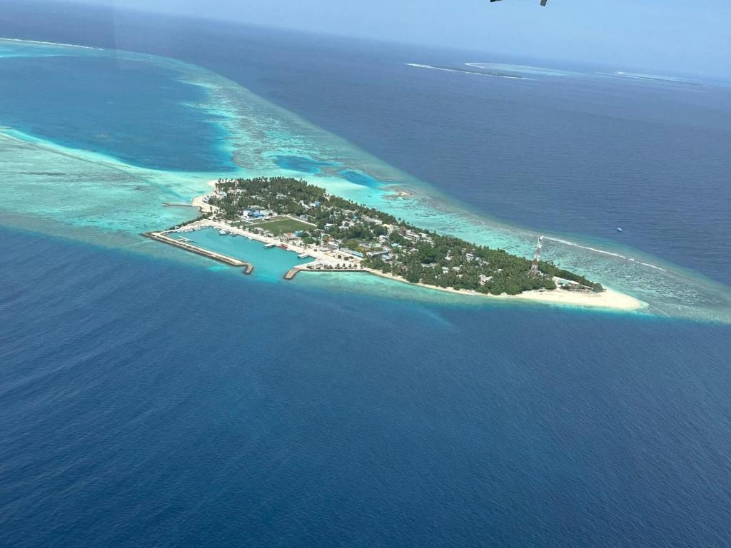 an island in the middle of the ocean at Himandhoo sweet dreams in Himandhoo 