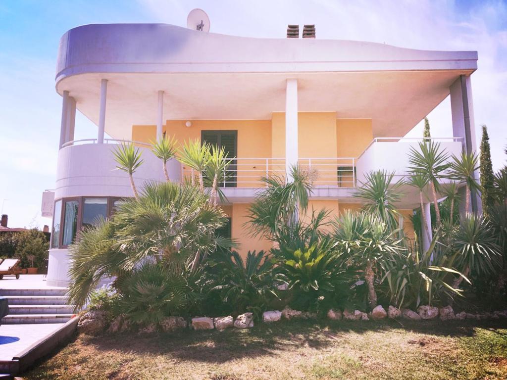 a house with palm trees in front of it at B&B Villa Maya in Termoli