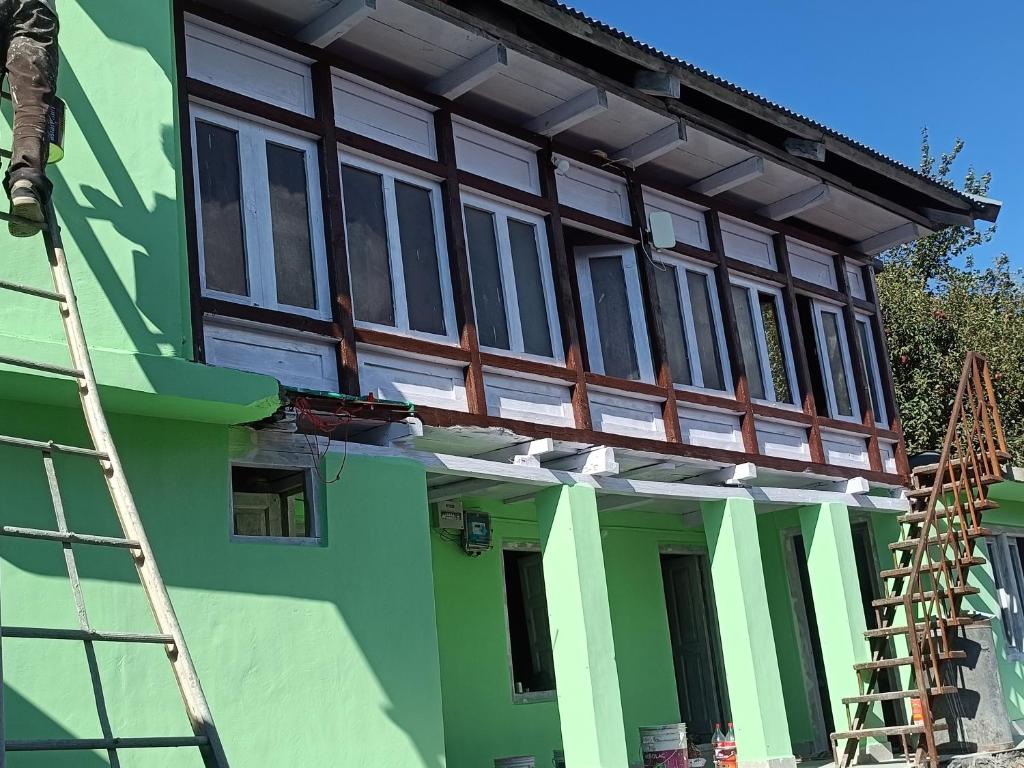 Tòa nhà nơi chỗ nghỉ nhà dân tọa lạc