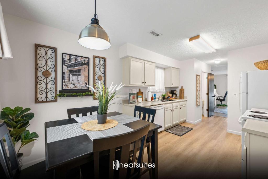 Η κουζίνα ή μικρή κουζίνα στο Near Ark Private Parking Patio 2 bed 1&half Bath