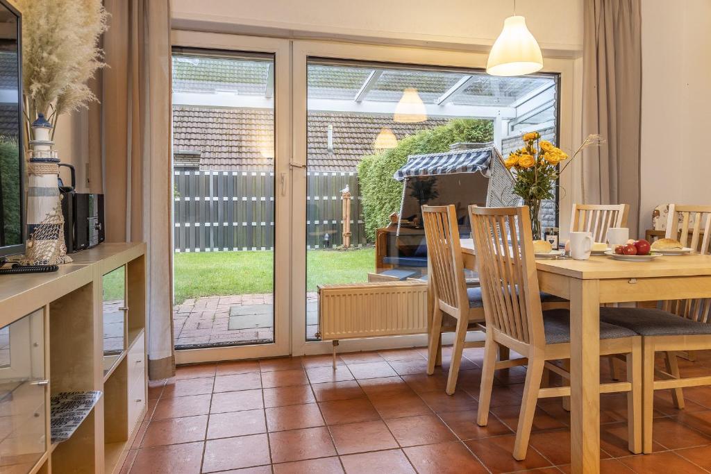 Η κουζίνα ή μικρή κουζίνα στο Haus Harle 50201 Ferienwohnung Harle 1