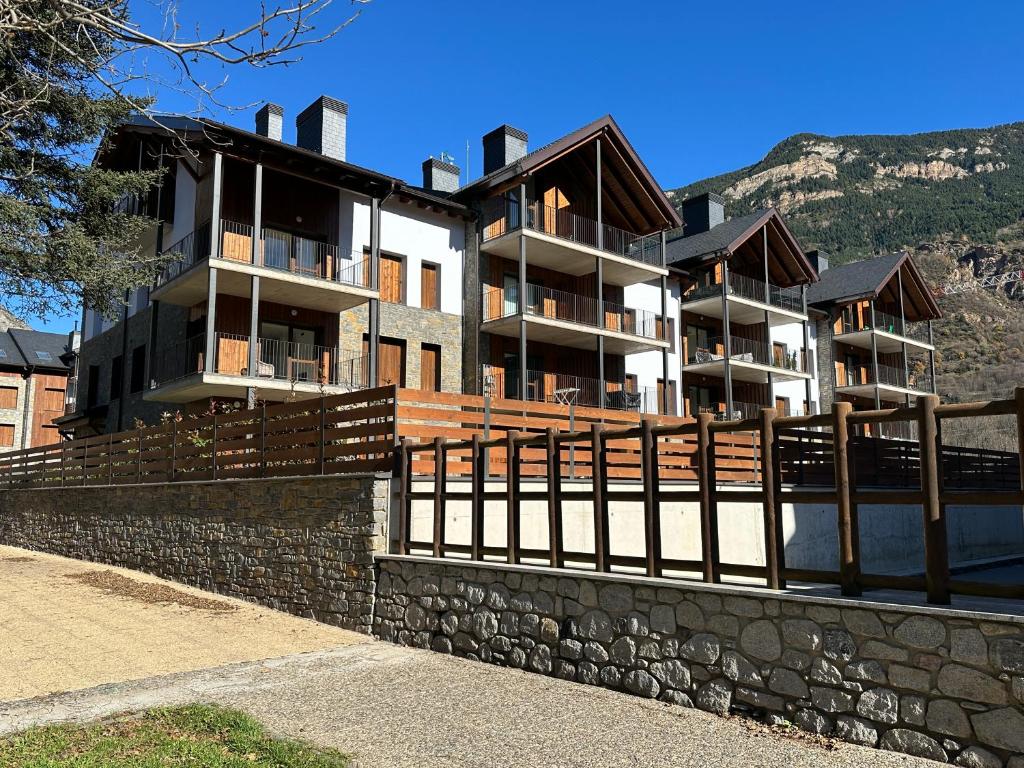 a building with a fence in front of it at Villmor - B11 - Pichirillo in Benasque