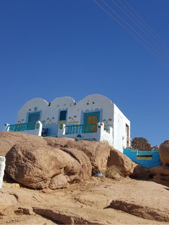 a blue and white building on top of a hill at Seheil Antique House in Jazīrat Salūjah