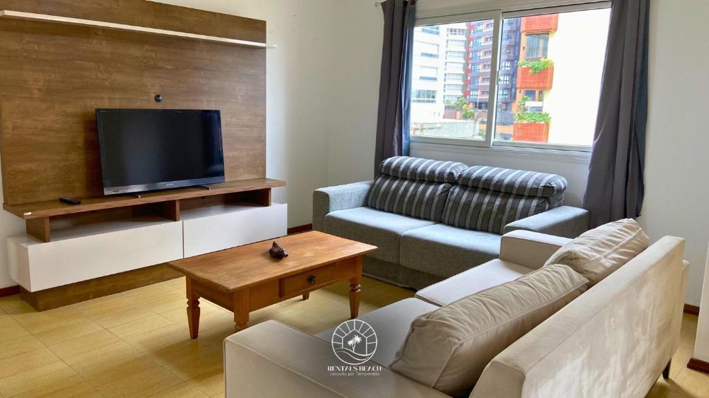 Μια τηλεόραση ή/και κέντρο ψυχαγωγίας στο Apto de verão a 300mts do mar – Aceita pet