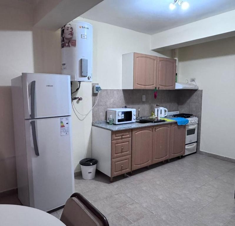 Η κουζίνα ή μικρή κουζίνα στο Depto Clarita