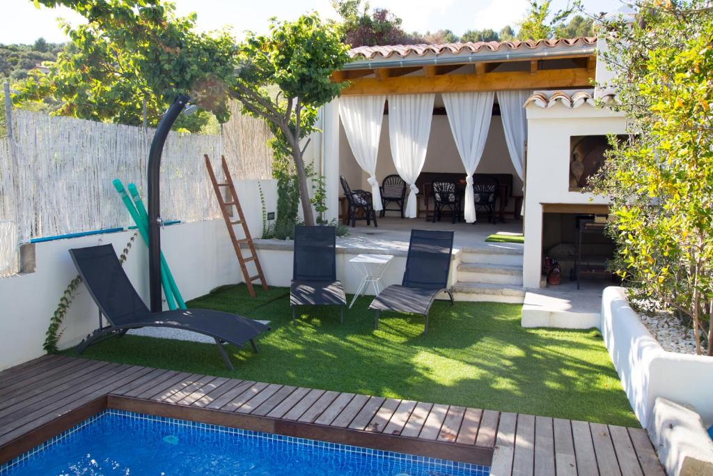 The swimming pool at or close to Casa Gema