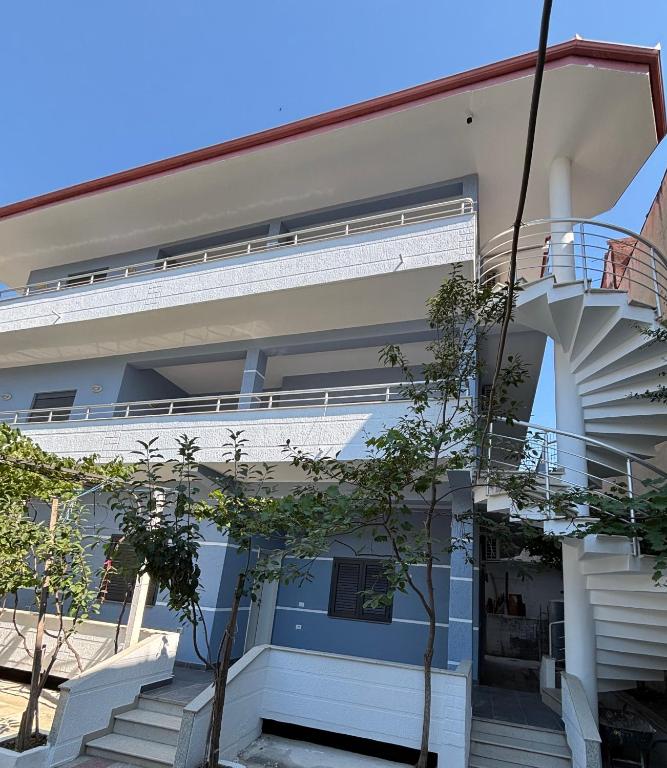 an external view of a building with stairs at Ferienhaus Qelia in Durrës