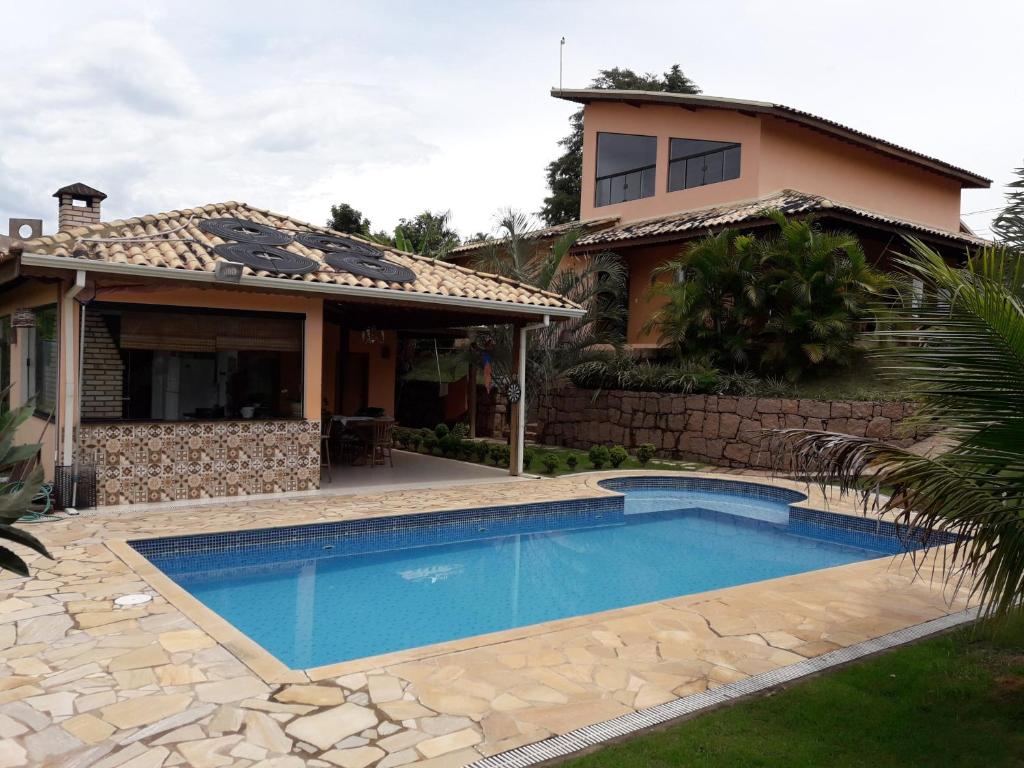 a house with a swimming pool in front of a house at Fernando e Fernanda in Itupeva