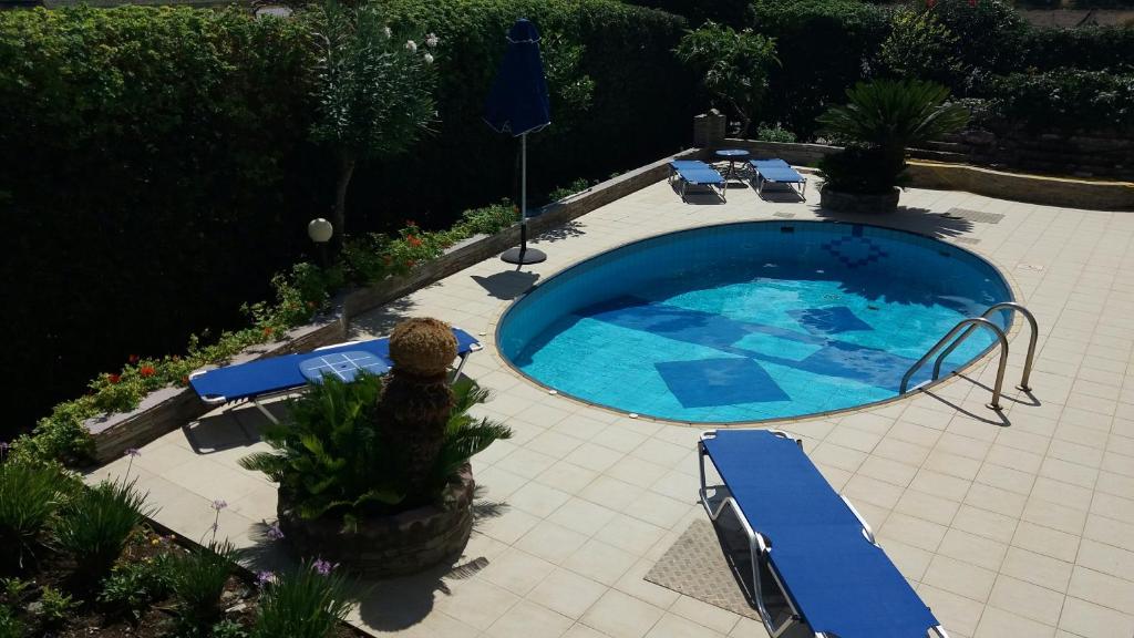 The swimming pool at or close to Villa Antikleia
