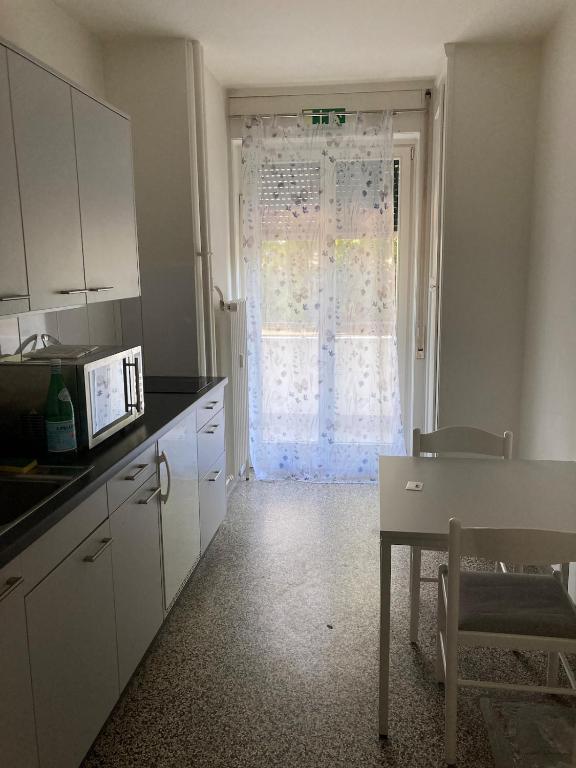 Η κουζίνα ή μικρή κουζίνα στο Zentrale Unterkunft