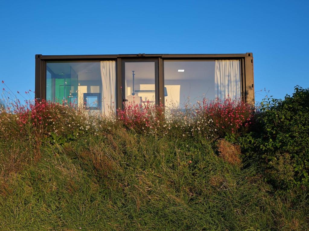 Respiro Glamping Private Retreat with Hot Tub
