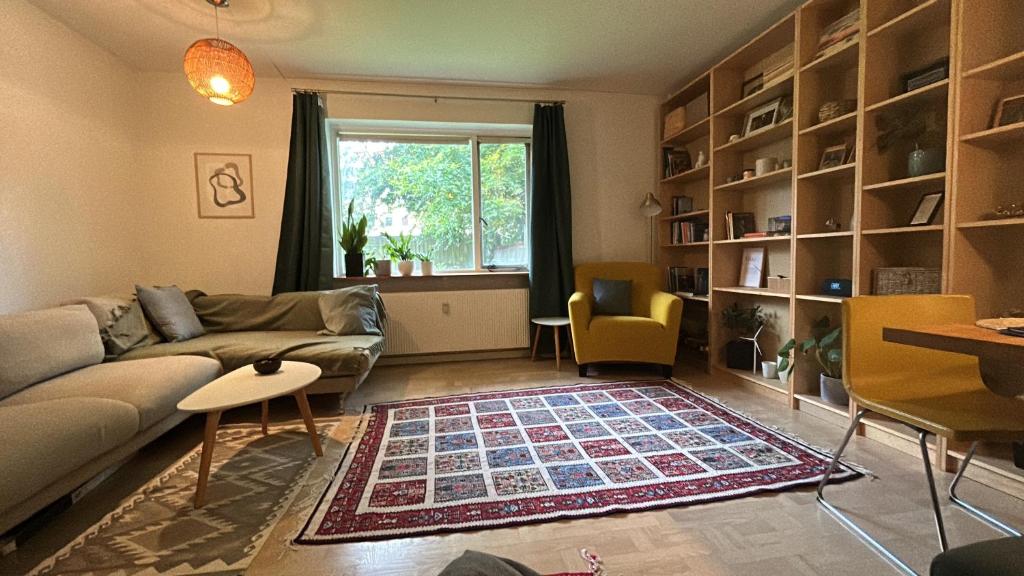 Χώρος καθιστικού στο Cozy private living room in Kastanie Allé