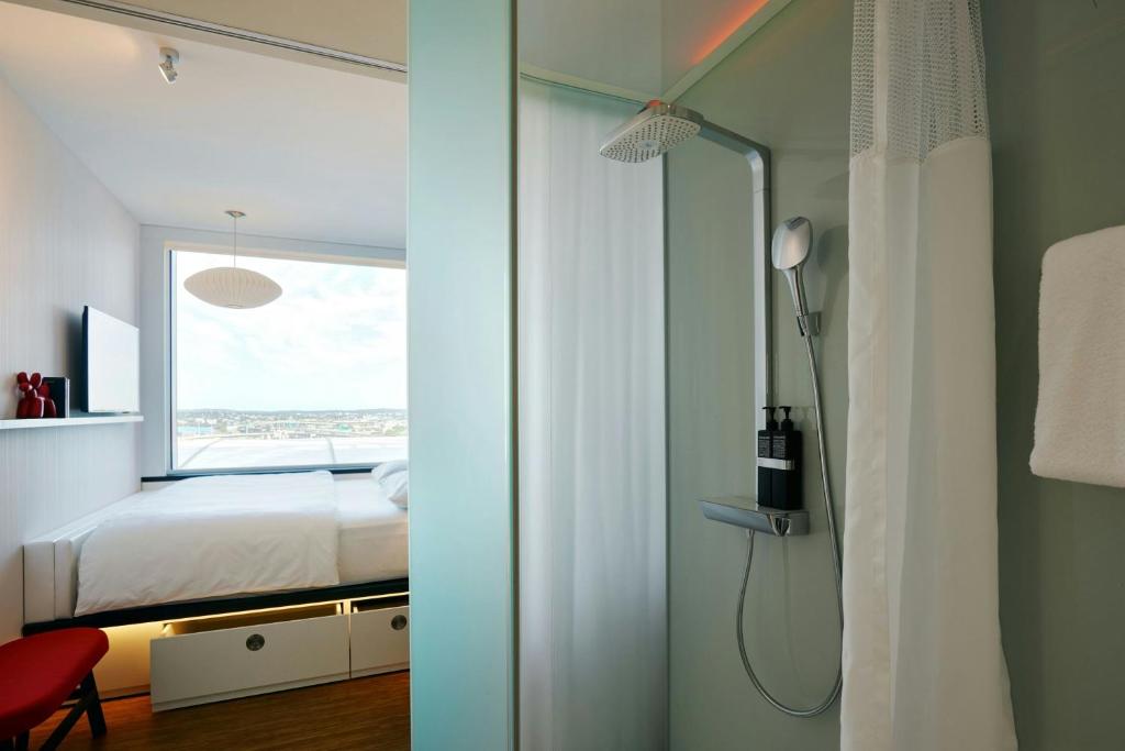 citizenM Boston North Station photo