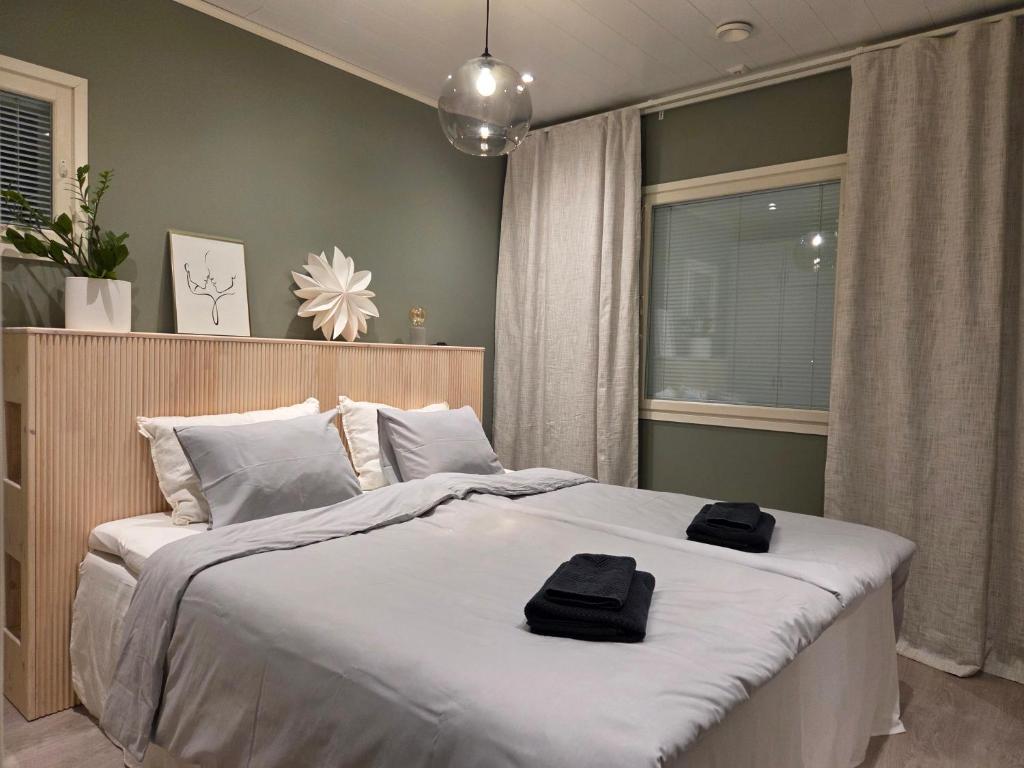 Postel nebo postele na pokoji v ubytování Spacious home near Santa Claus Village