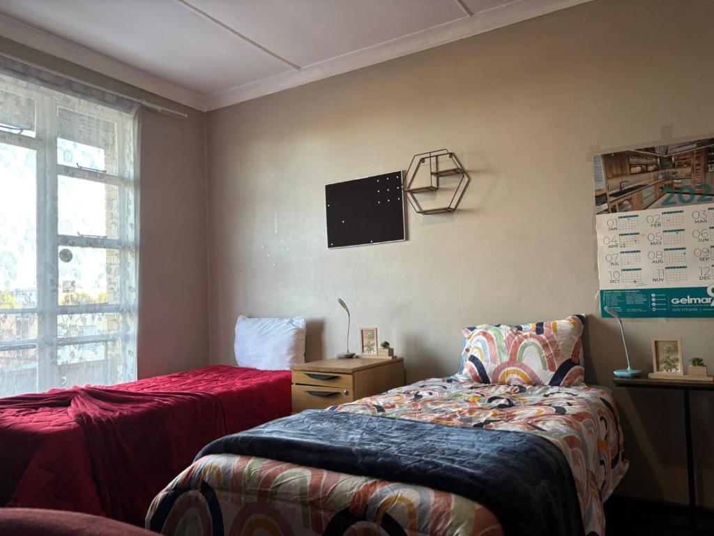 Giường trong phòng chung tại George M Properties Inn