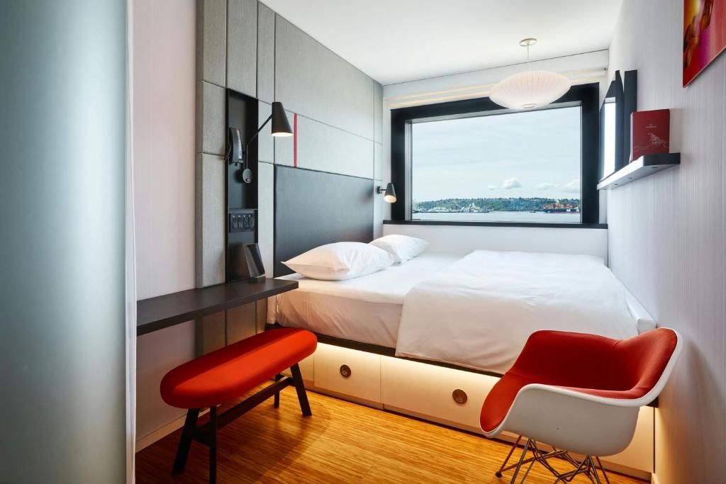 citizenM Seattle Pioneer Square photo