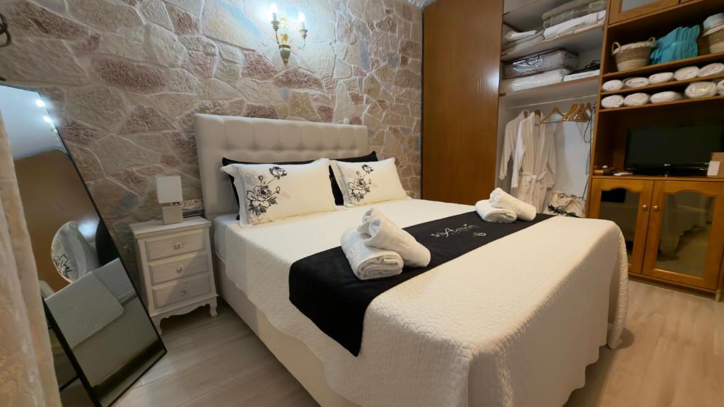 En eller flere senge i et værelse på Hermione's house