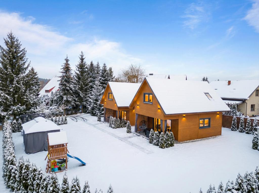 Το Dream Home Prywatny Domek z Ogrodem 600m2 WiFi 600MB EV PlayStation Kominek τον χειμώνα