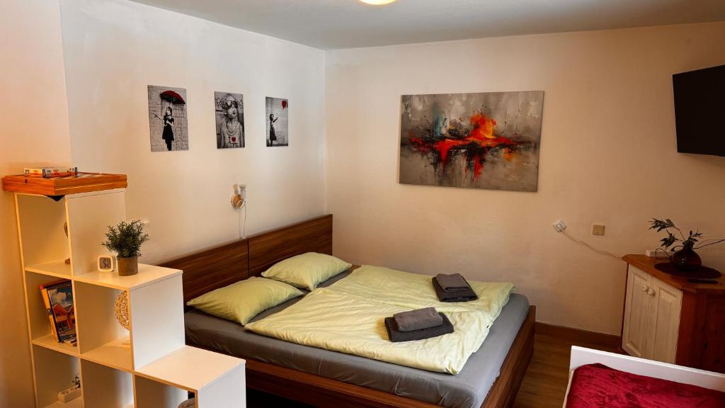 Ένα ή περισσότερα κρεβάτια σε δωμάτιο στο Gemütliches Apartment - Kanzelhöhe - Gerlitzen