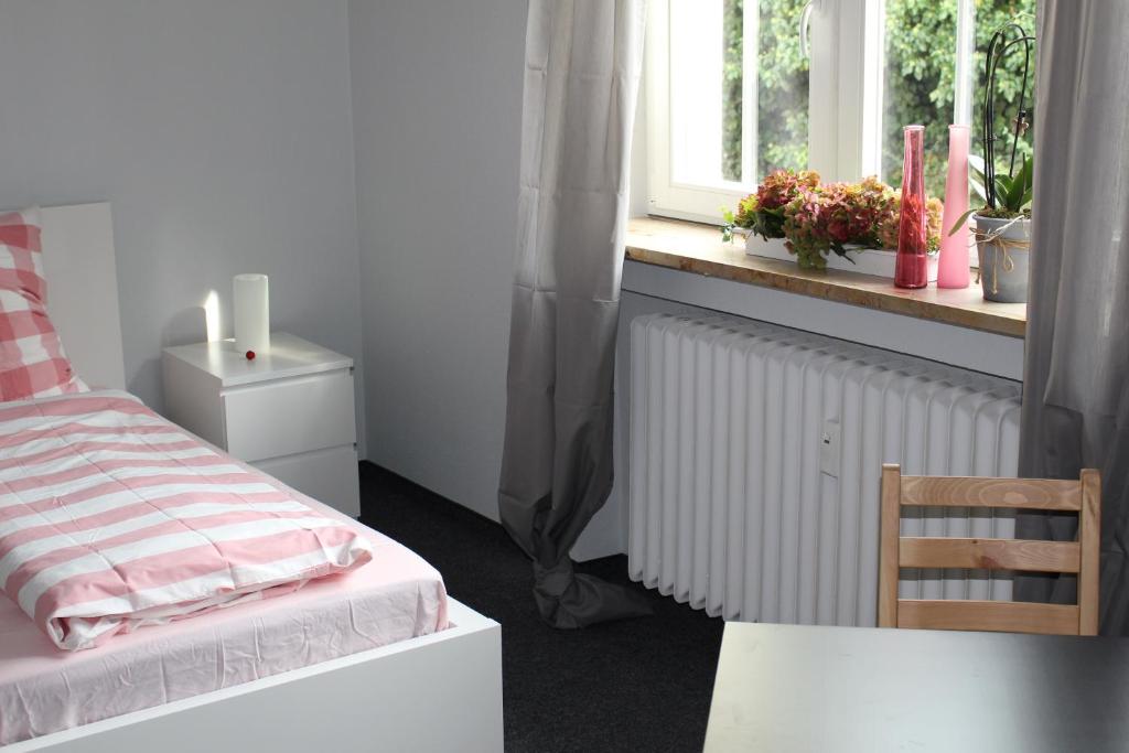 Postel nebo postele na pokoji v ubytování Bismarck Hostel Öhringen